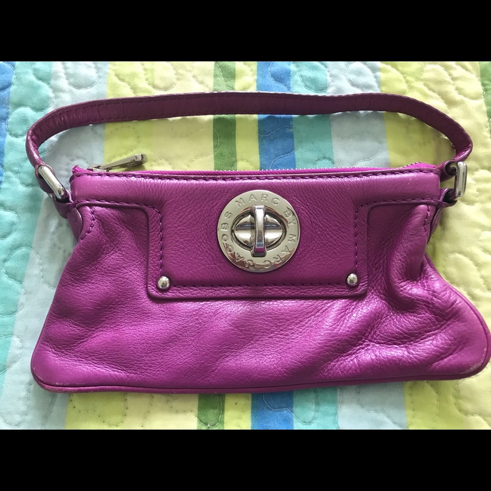 MARC JACOBS WRISTLET/PURSE